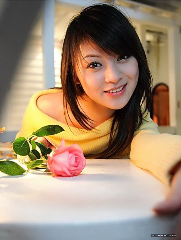 台湾靓丽清新的钢琴美女(图2)