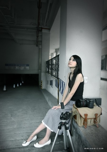 绝色美女摄影师的张望(图7)