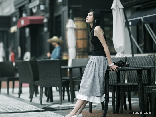 绝色美女摄影师的张望(图8)