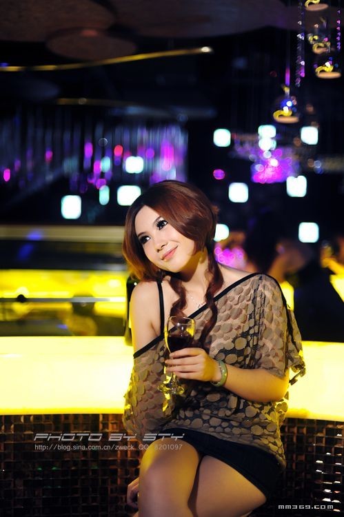 酒吧主题人像摄影《朵朵巴巴》(图2)