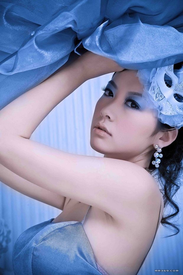 新派婚纱已触及性感底线(图7)