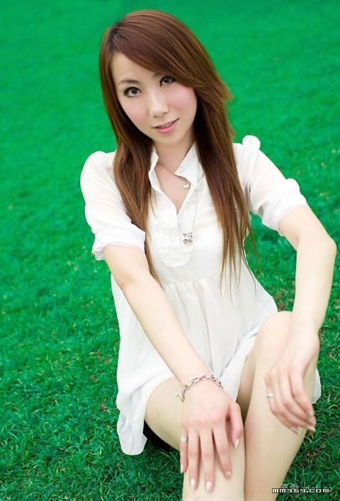 模特靓丽生活照秀美腿(图2)