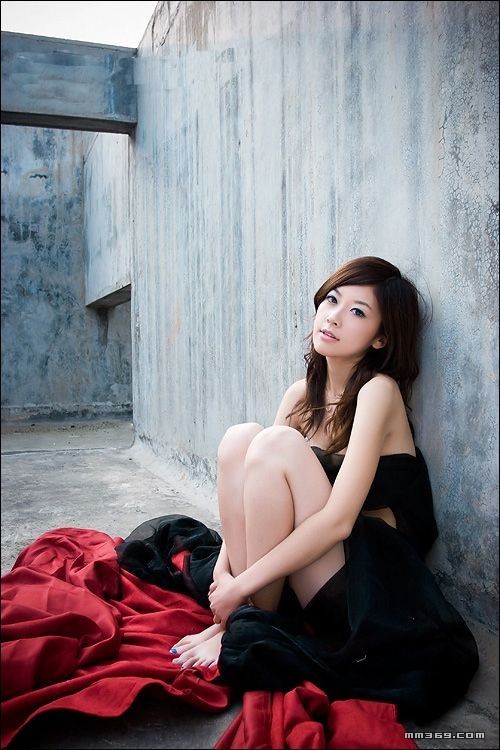 黑色裹胸的清纯小美人(图5)