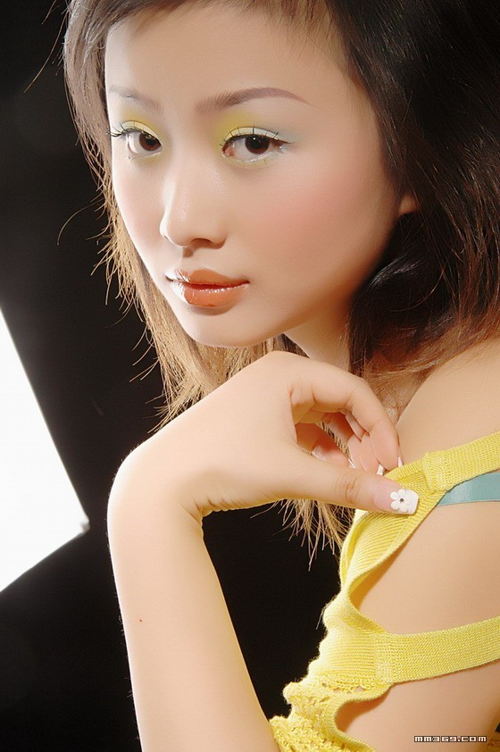 单眼皮清纯女生沙龙照(图12)