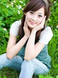 都市loli陶醉于绿色田野中