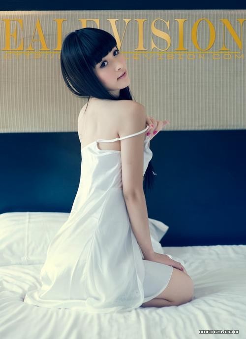 清纯少女演绎潘多拉的诱惑(图4)