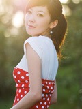 七月仲夏青春美女湖边拍写真