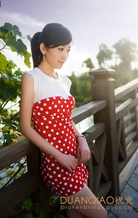 七月仲夏美女湖边拍写真(图7)