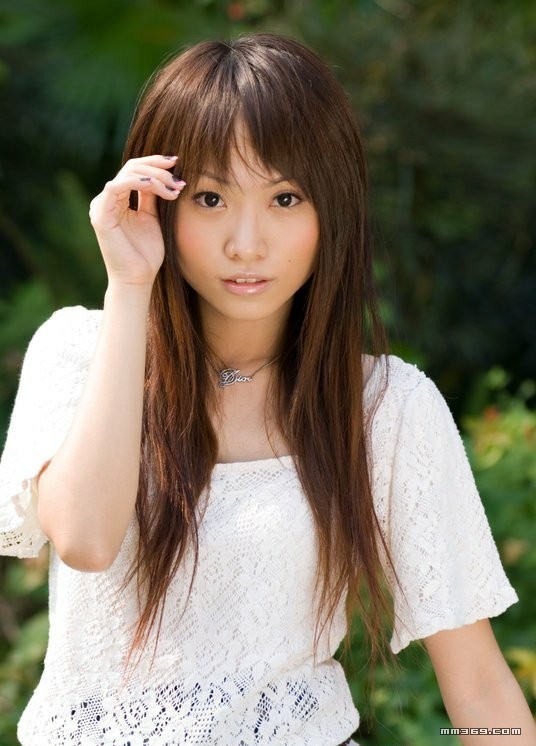 极品清纯美女公园靓丽写真(图2)