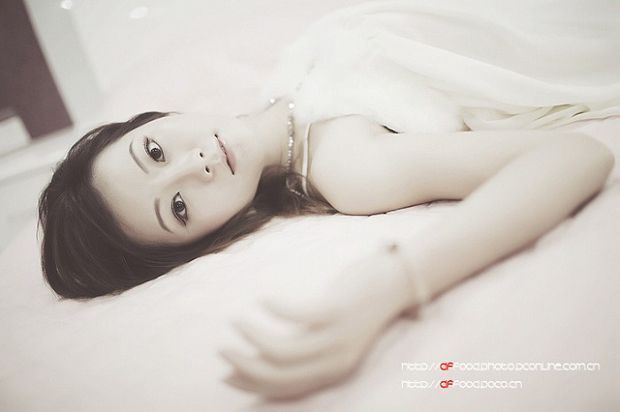 素洁清纯的可爱伊人儿(图2)