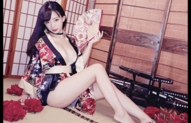 佛系coser诚意弯腰...鞠躬倒奶「挤压完美ω乳」视线直望进