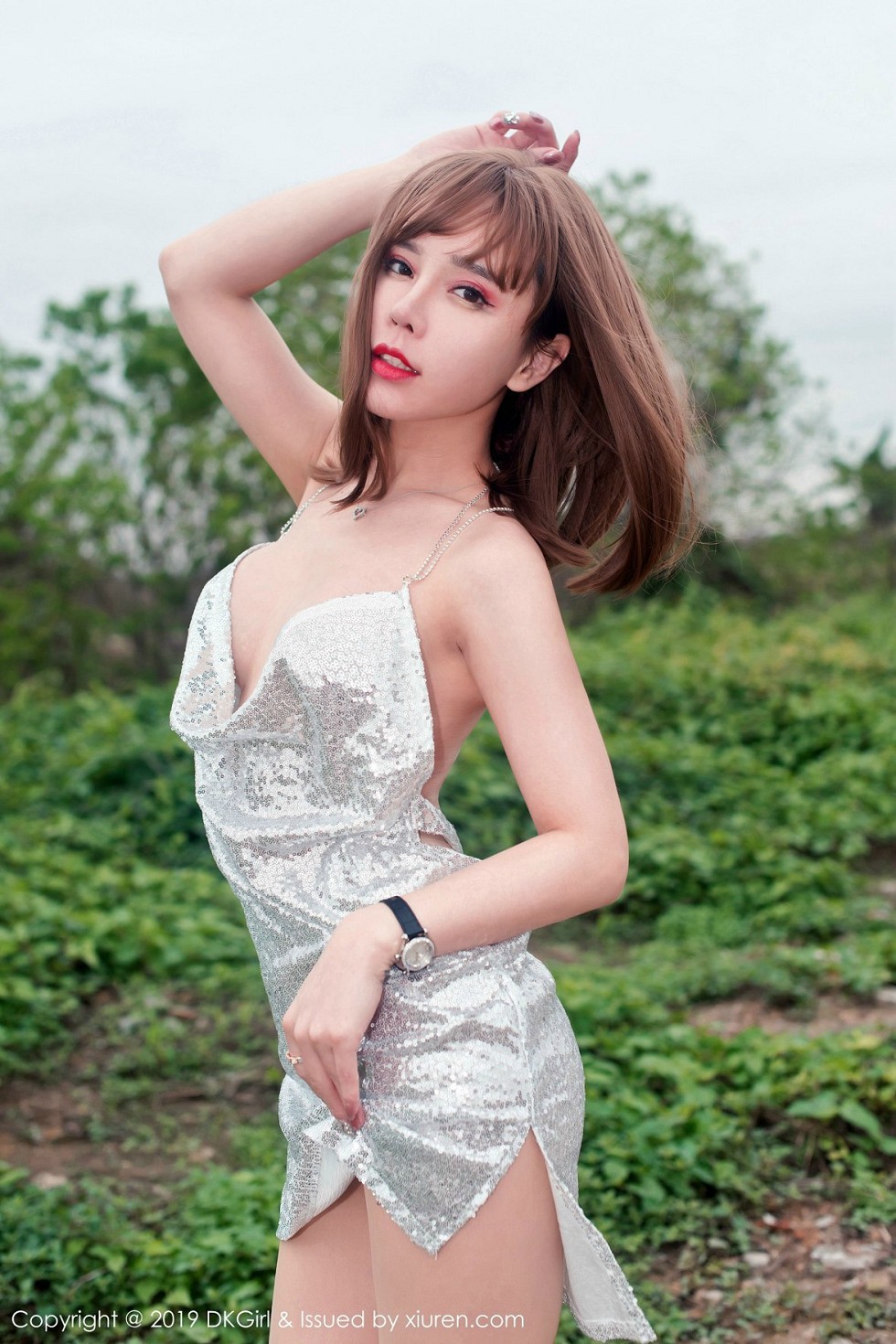 [DKGirl御女郎]Vol.120_嫩模艾小青户外真空吊带裙配超薄无内肉丝惹火诱惑写真49P
