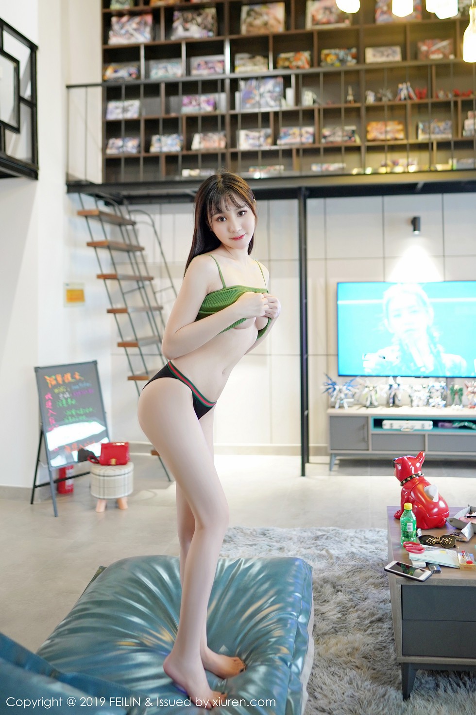 [FeiLin嗲囡囡]VOL.202_新人嫩模青妍Celina居家私房透视薄纱内衣撩人诱惑写真54P