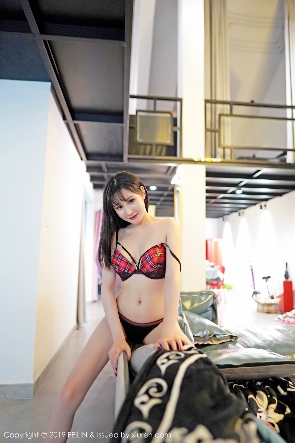 [FeiLin嗲囡囡]VOL.205_嫩模Celina青妍私房薄纱透视内衣+真空白衬衣秀豪乳诱惑写真48P