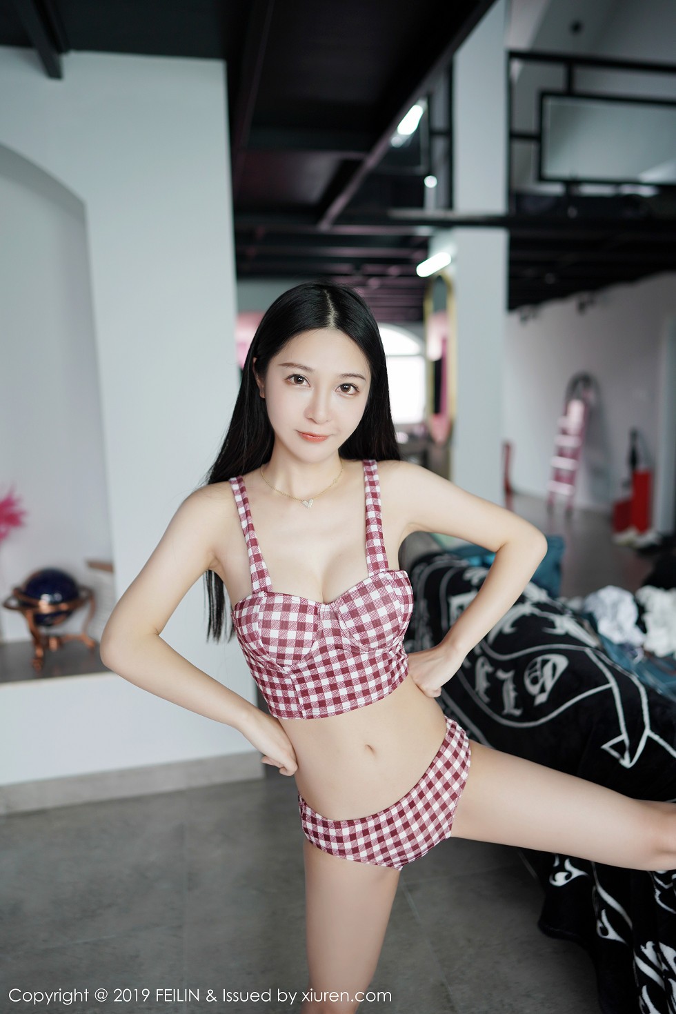 [FeiLin嗲囡囡]VOL.207_嫩模luna张静燕私房性感内衣系列秀苗条身材甜美迷人写真51P