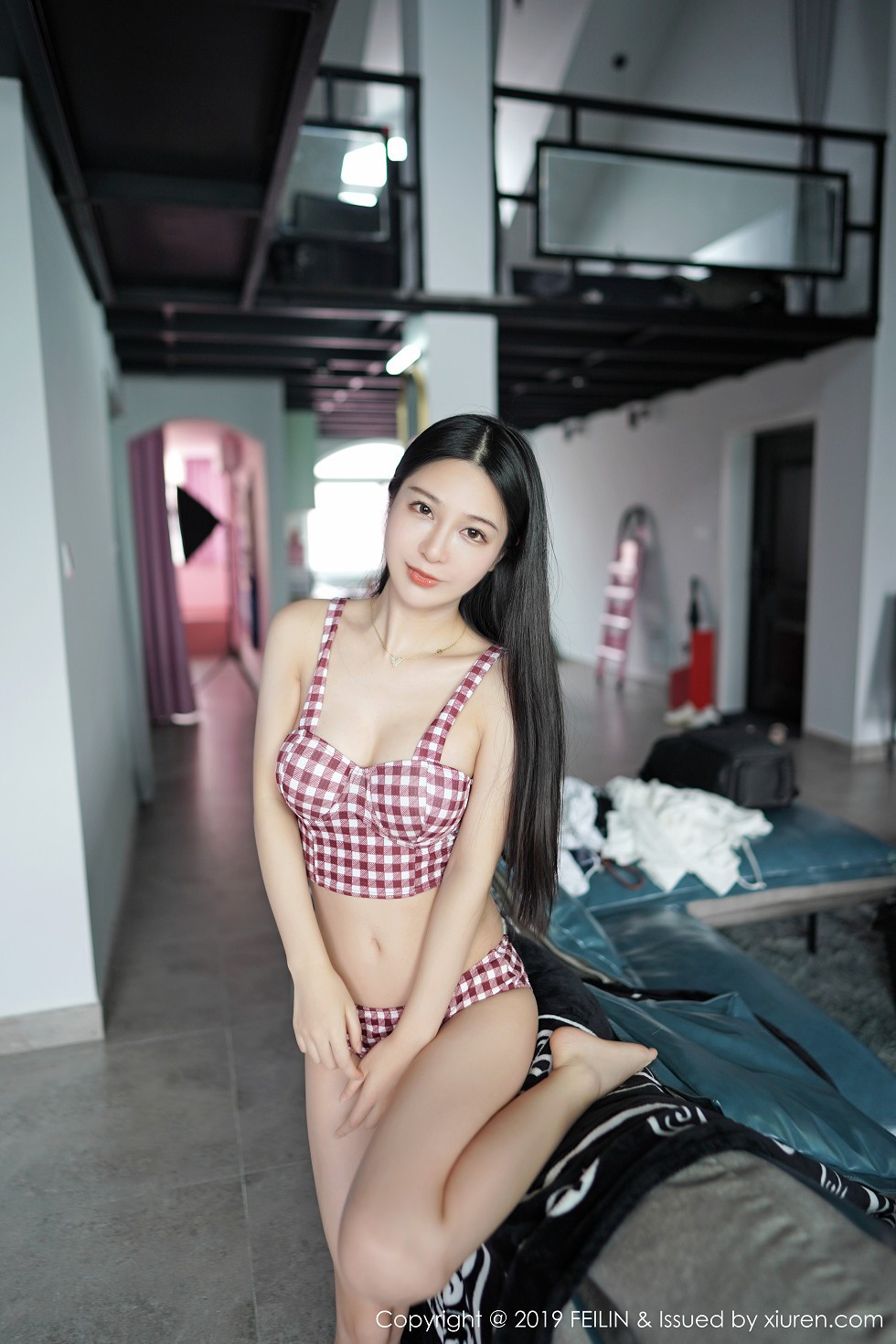 [FeiLin嗲囡囡]VOL.207_嫩模luna张静燕私房性感内衣系列秀苗条身材甜美迷人写真51P