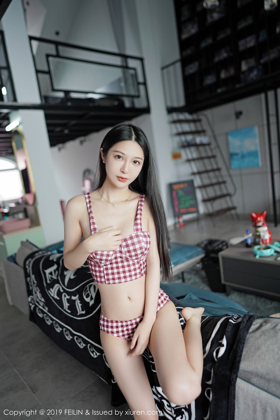 [FeiLin嗲囡囡]VOL.207_嫩模luna张静燕私房性感内衣系列秀苗条身材甜美迷人写真51P