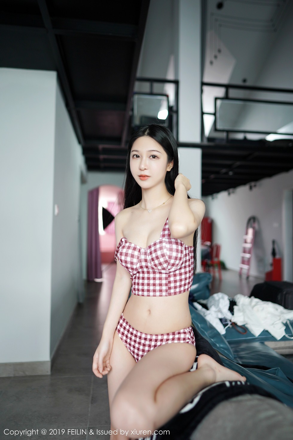 [FeiLin嗲囡囡]VOL.207_嫩模luna张静燕私房性感内衣系列秀苗条身材甜美迷人写真51P