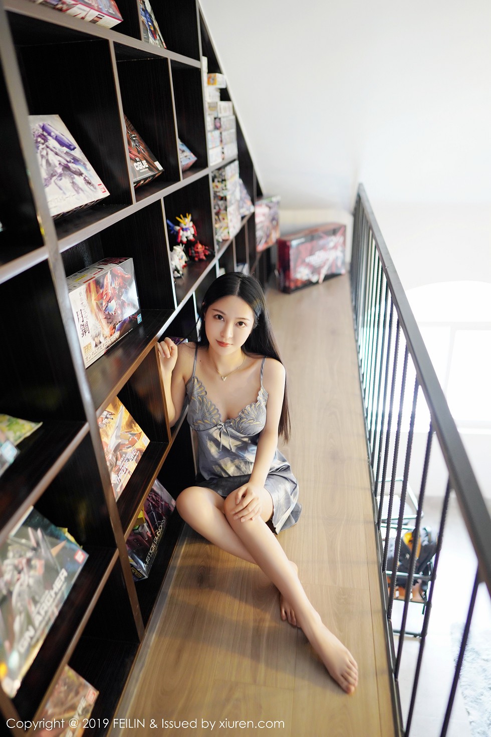 [FeiLin嗲囡囡]VOL.207_嫩模luna张静燕私房性感内衣系列秀苗条身材甜美迷人写真51P