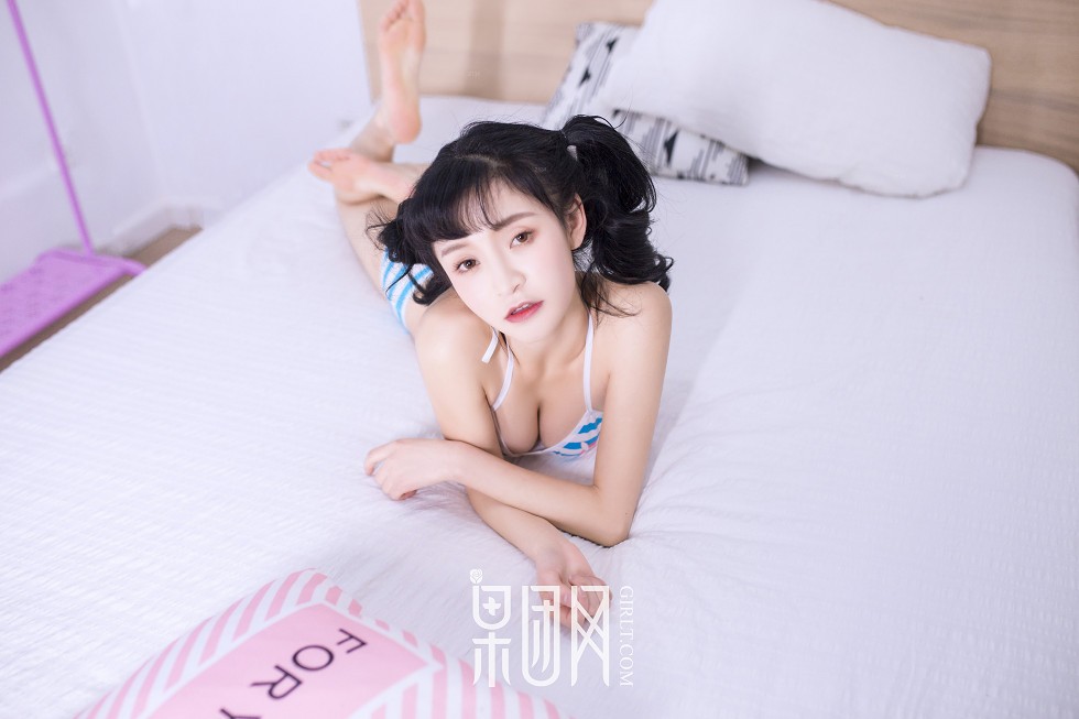[GIRLT果团网]NO.129_嫩模蘑菇居家床上卡通三点式内衣秀完美身材甜美迷人写真50P