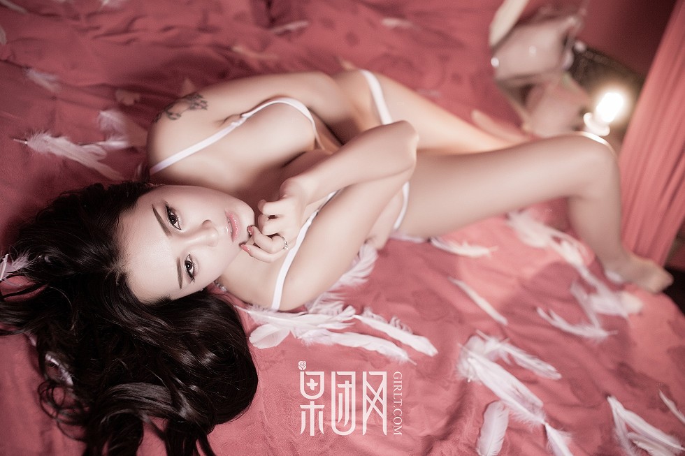 [GIRLT果团网]NO.134_嫩模朱迪居家私房性感黑丝兔女郎带子内衣露白嫩美乳诱惑写真80P