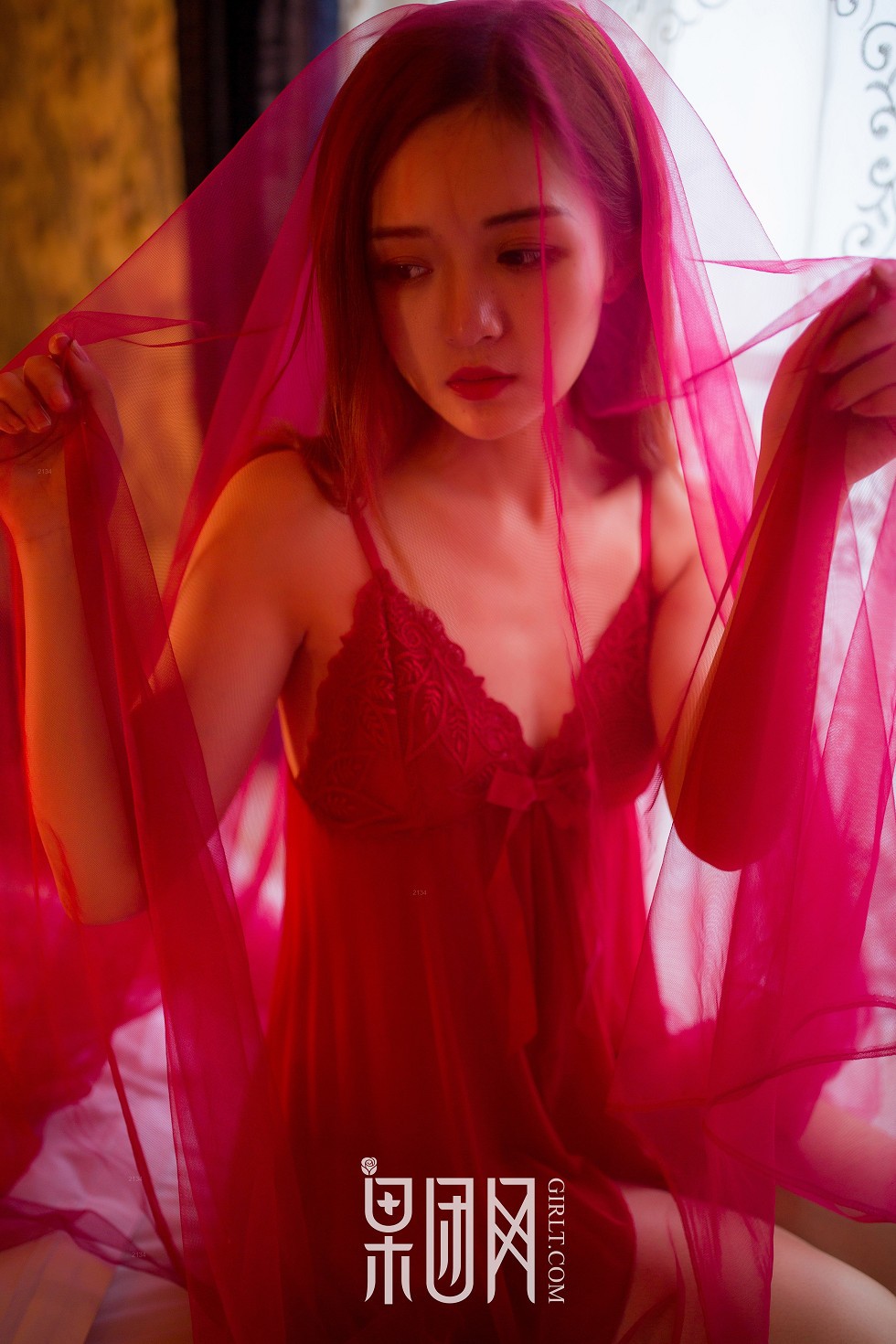 [GIRLT果团网]熊川纪信No.023_果团美人计红色蕾丝内衣美女居家床上撩人诱惑写真42P