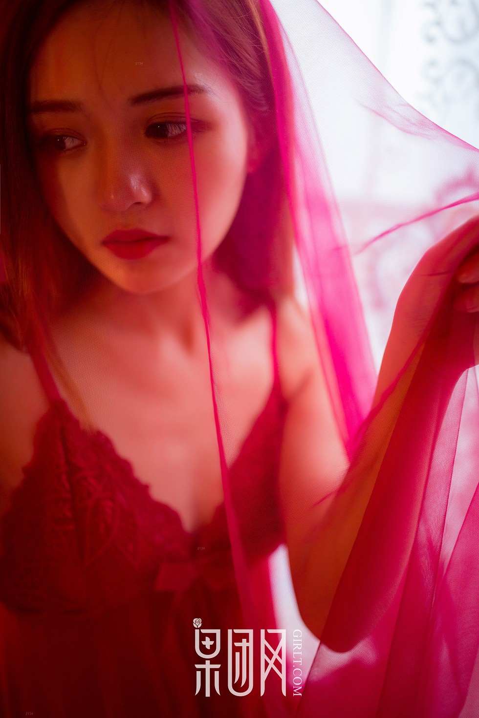 [GIRLT果团网]熊川纪信No.023_果团美人计红色蕾丝内衣美女居家床上撩人诱惑写真42P