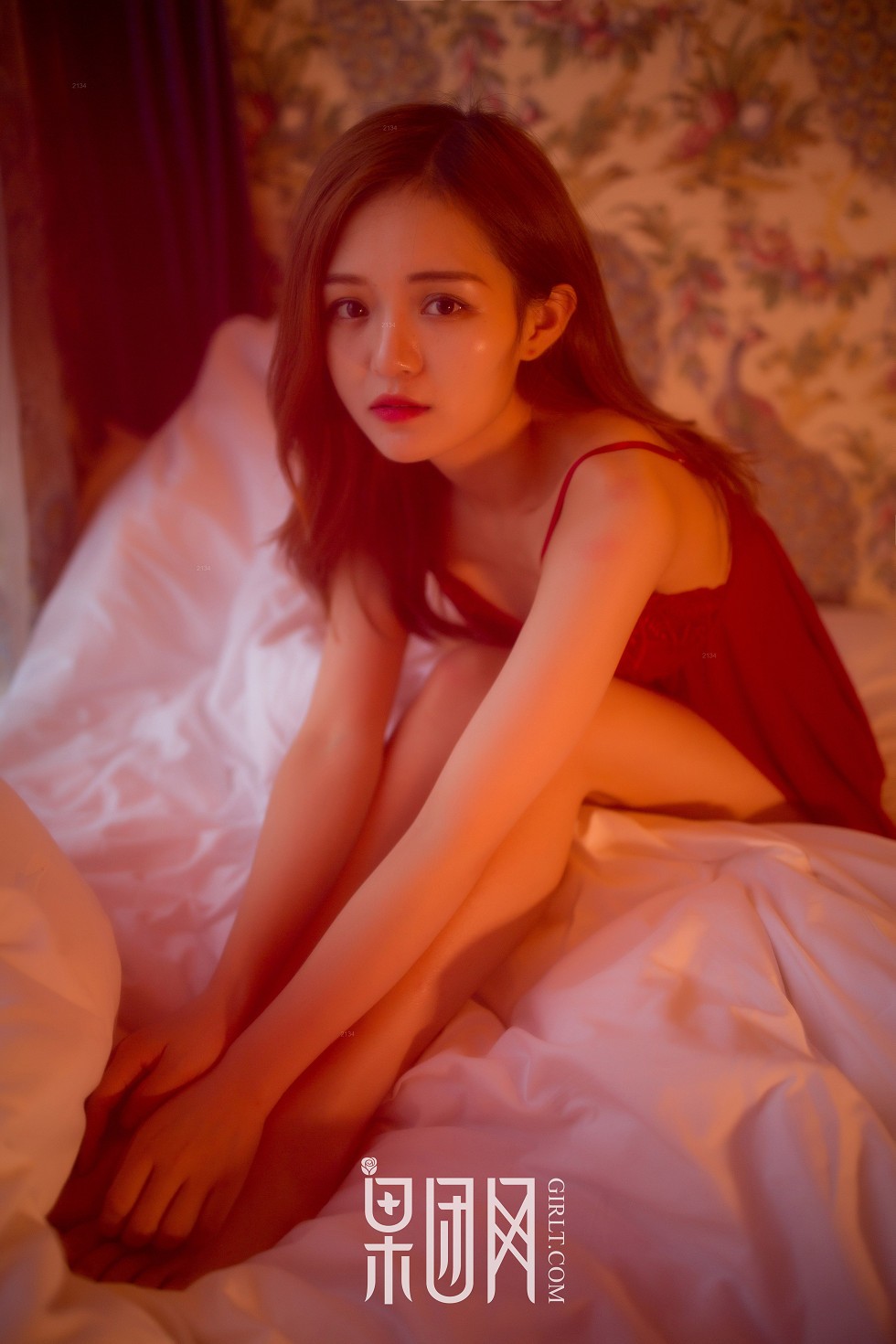 [GIRLT果团网]熊川纪信No.023_果团美人计红色蕾丝内衣美女居家床上撩人诱惑写真42P