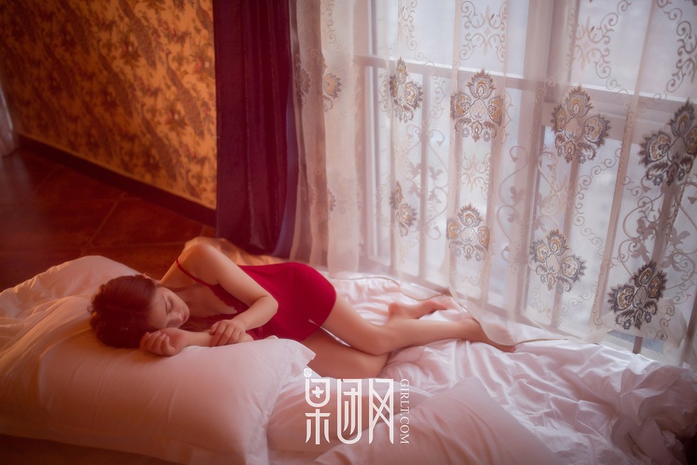 [GIRLT果团网]熊川纪信No.023_果团美人计红色蕾丝内衣美女居家床上撩人诱惑写真42P