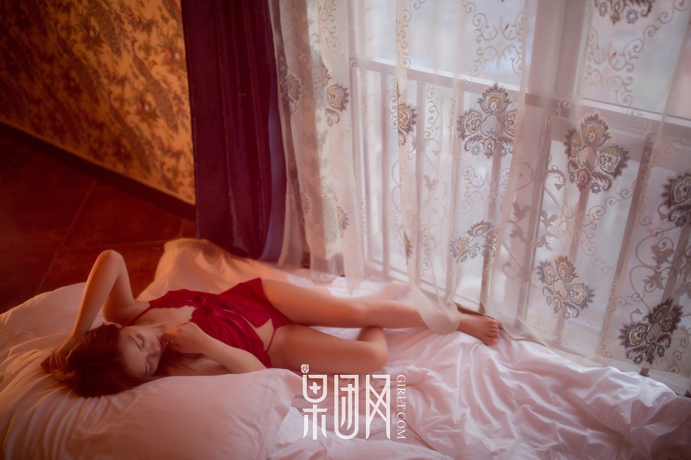 [GIRLT果团网]熊川纪信No.023_果团美人计红色蕾丝内衣美女居家床上撩人诱惑写真42P
