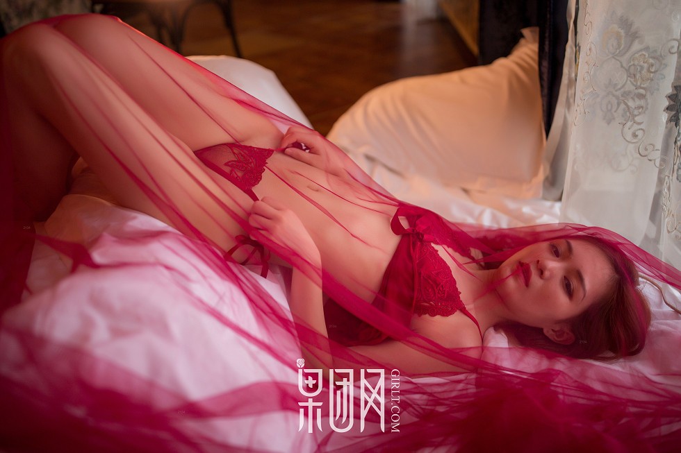 [GIRLT果团网]熊川纪信No.023_果团美人计红色蕾丝内衣美女居家床上撩人诱惑写真42P