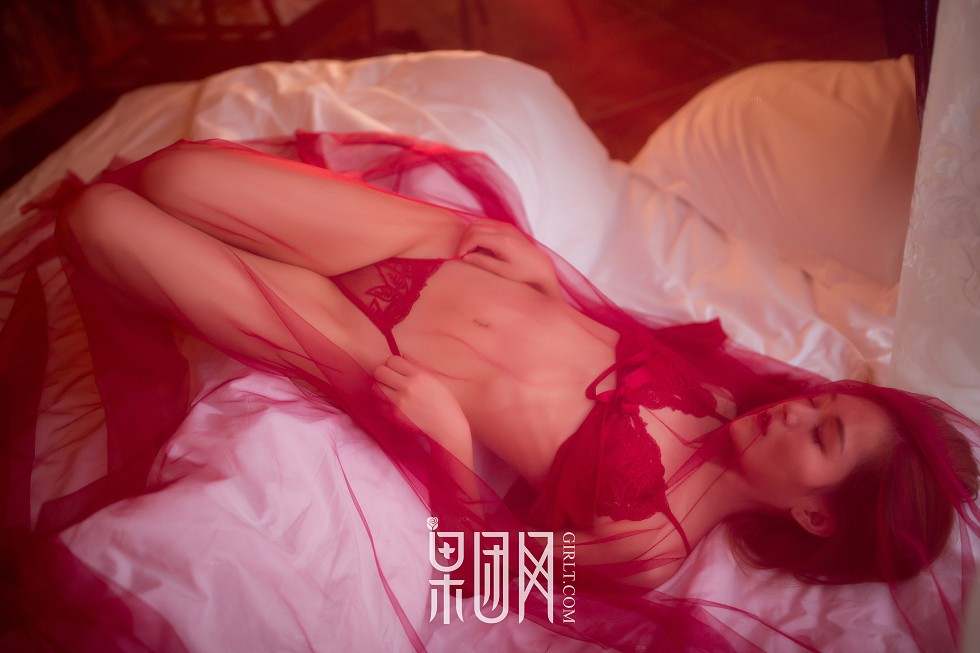 [GIRLT果团网]熊川纪信No.023_果团美人计红色蕾丝内衣美女居家床上撩人诱惑写真42P
