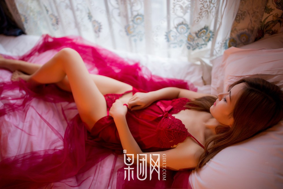 [GIRLT果团网]熊川纪信No.023_果团美人计红色蕾丝内衣美女居家床上撩人诱惑写真42P