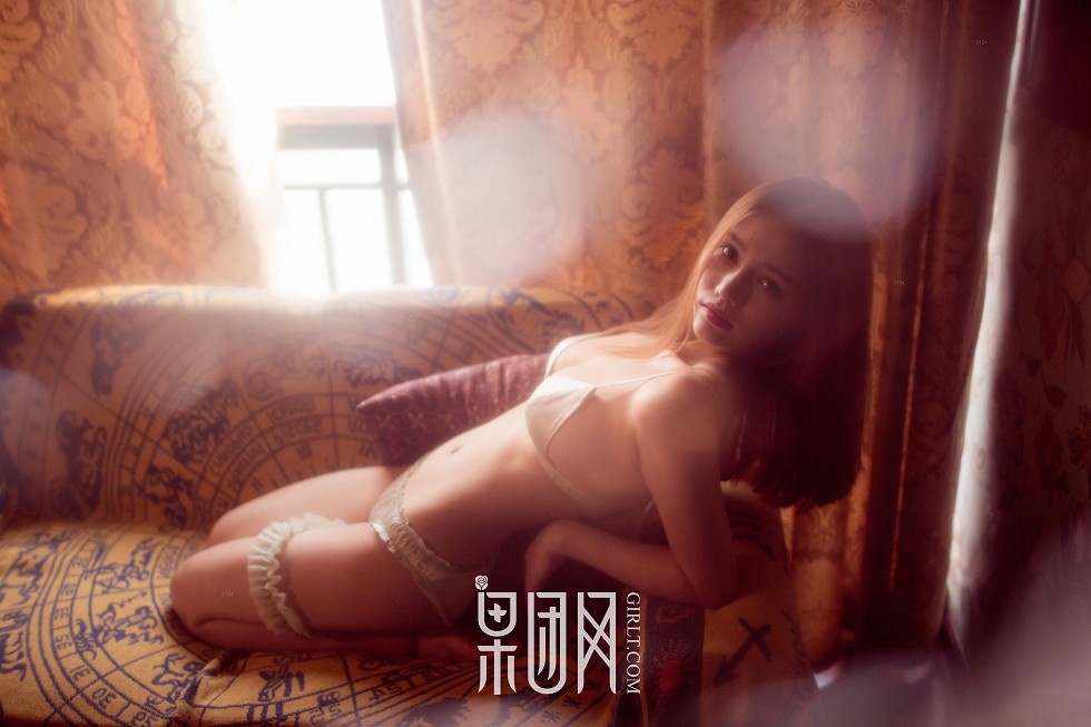 [GIRLT果团网]熊川纪信No.026_嫩模妹子居家床上性感内衣秀完美身材热火写真48P