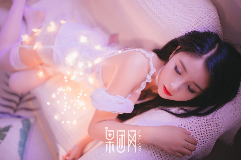 [GIRLT果团网]熊川纪信No.027_清纯女神私房灯光缠绕白色蕾丝内裤撩人诱惑写真44P