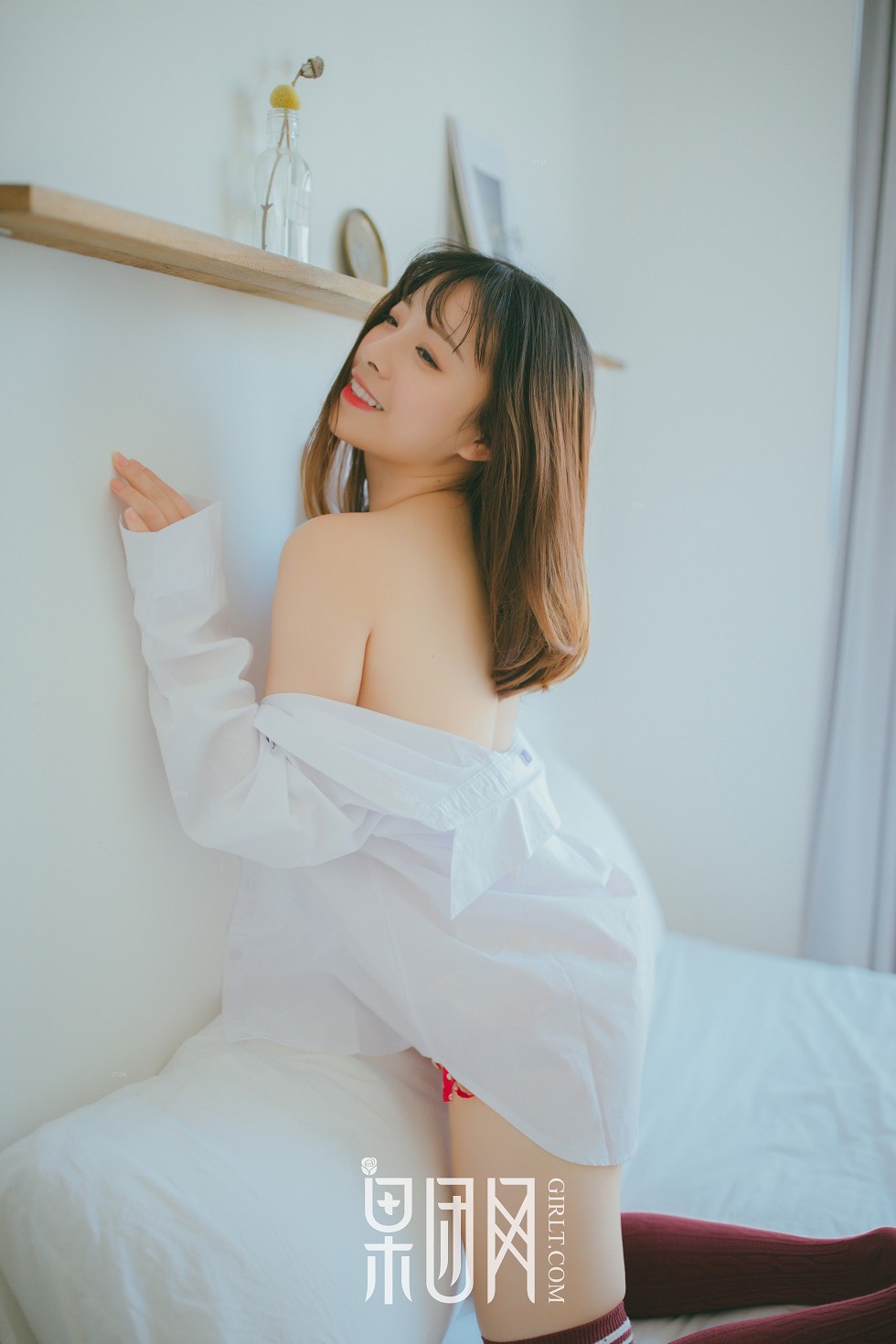 [GIRLT果团网]熊川纪信No.030_草莓姑娘居家床上脱衬衣露草莓比基尼性感写真61P