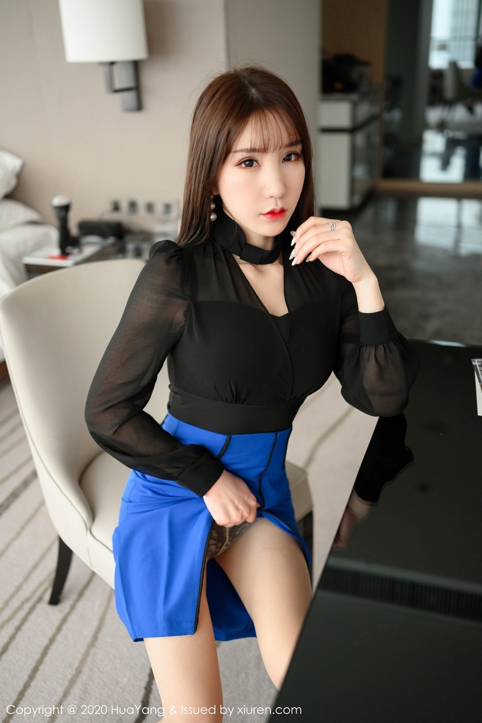 [HuaYang花漾]Vol.229_女神周于希《桌底下的秘密》主题无内肉丝完美诱惑写真119P