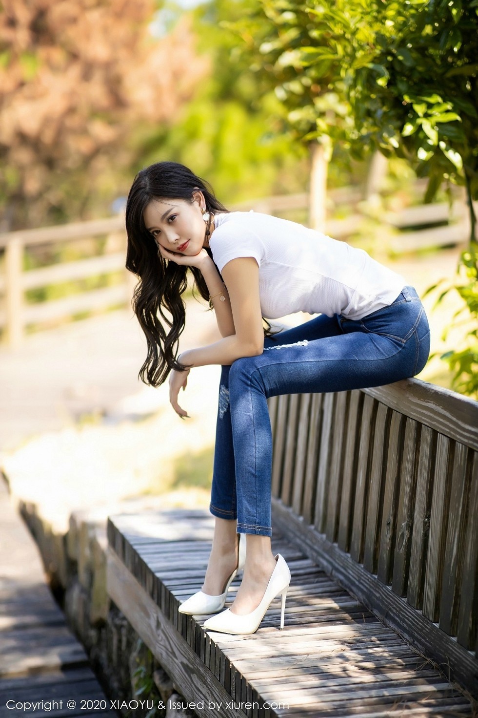 [XiaoYu画语界]Vol.300_女神杨晨晨sugar私房床上脱牛仔裤露性感内衣完美诱惑写真92P