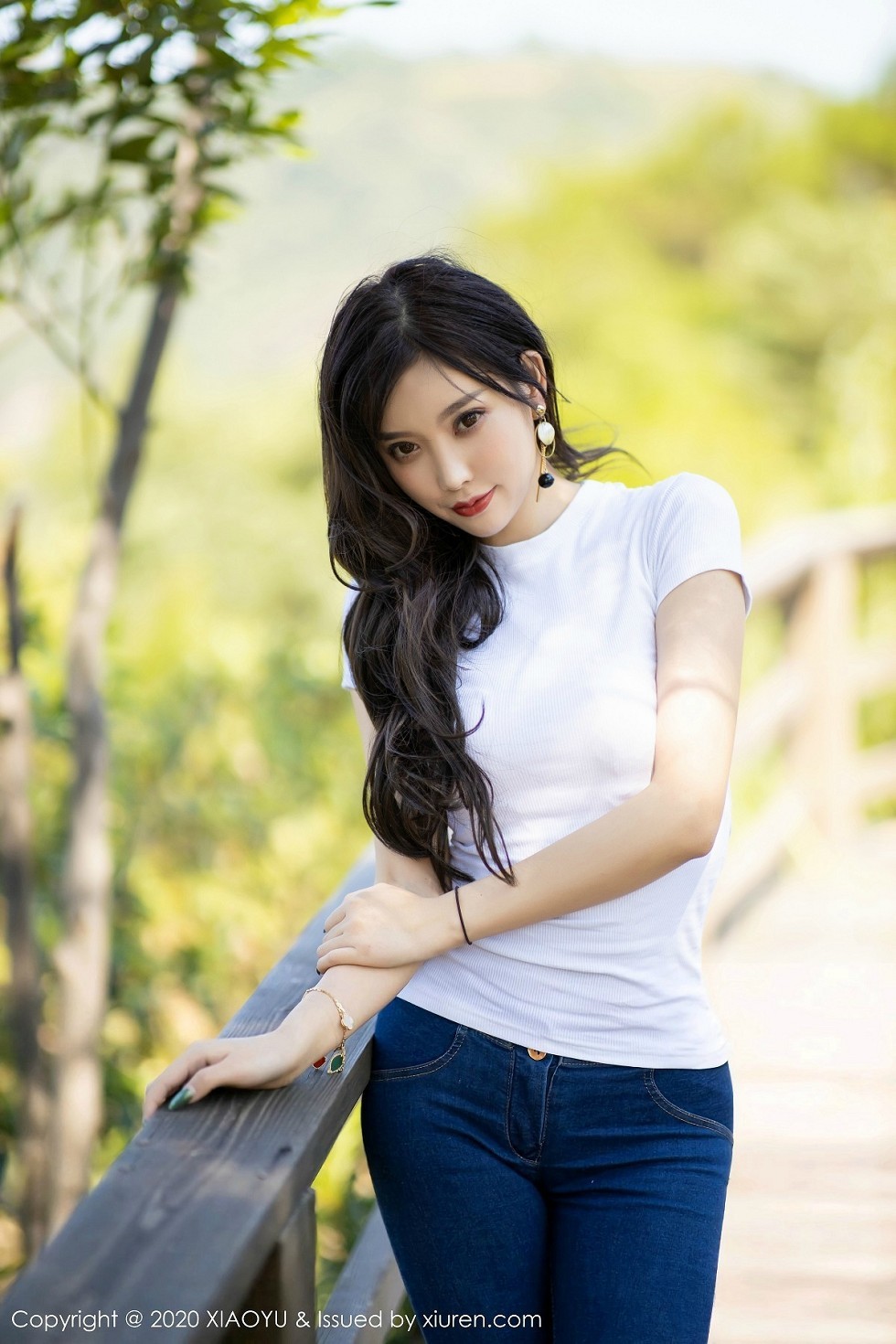 [XiaoYu画语界]Vol.300_女神杨晨晨sugar私房床上脱牛仔裤露性感内衣完美诱惑写真92P