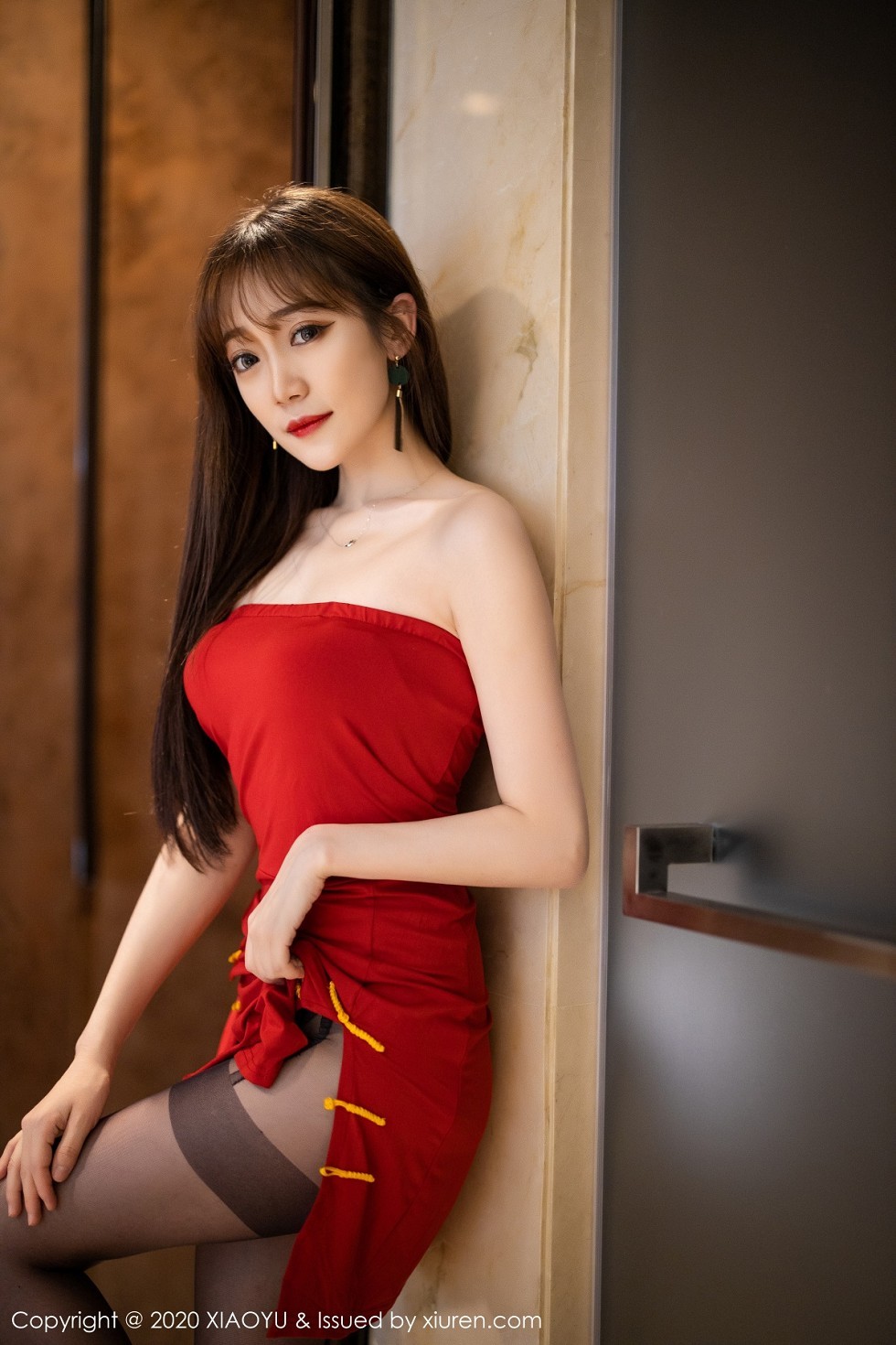 [XiaoYu画语界]Vol.313_嫩模允儿Claire猩红典雅礼服半脱露性感黑色内衣诱人写真79P