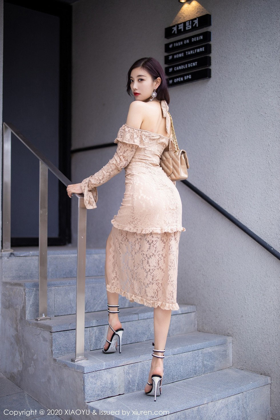 [XiaoYu画语界]Vol.317_女神杨晨晨sugar时尚街拍主题连身裙秀完美身材性感写真85P