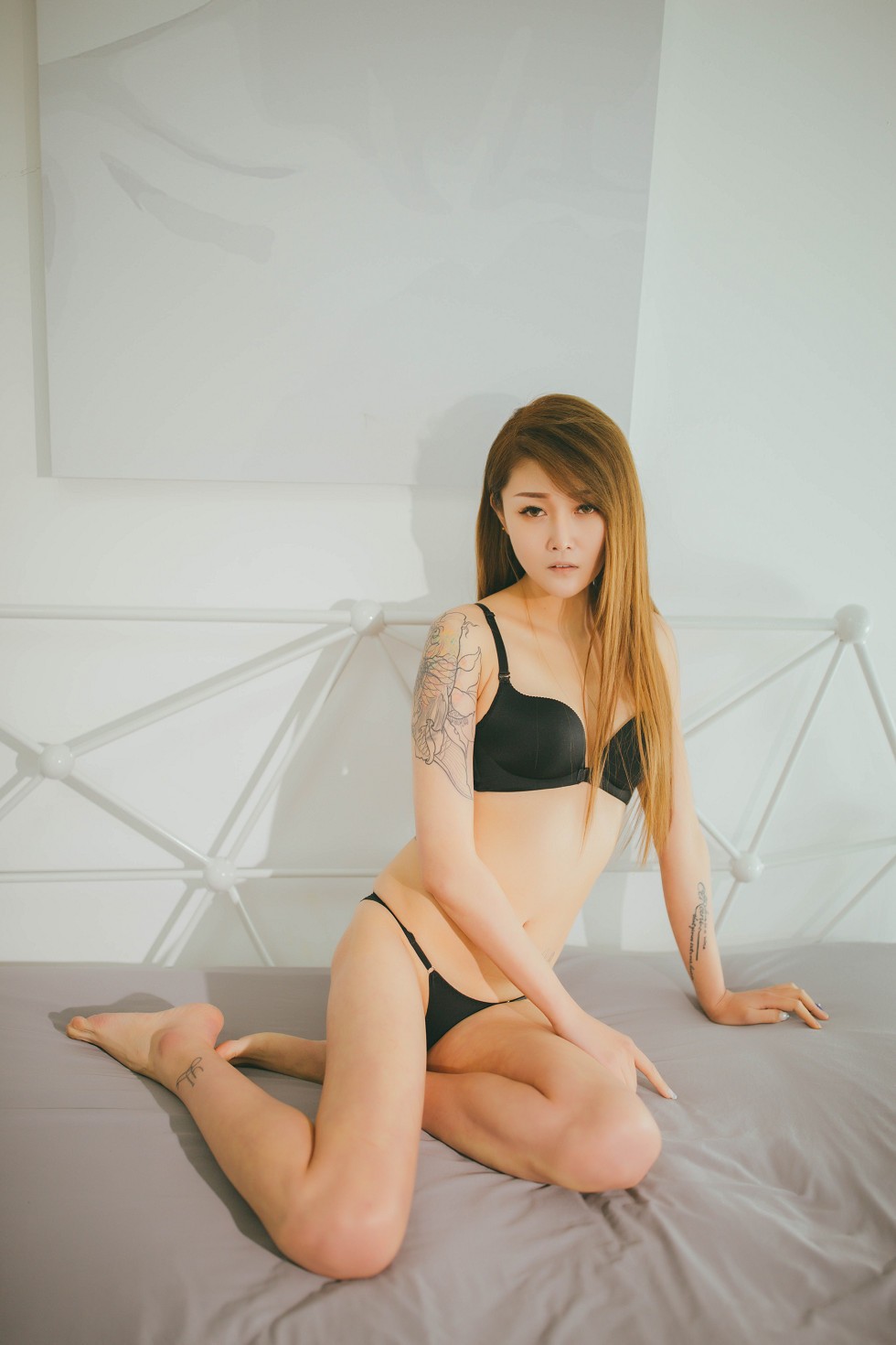 [RUISG瑞丝馆]VOL.065_嫩模慕西Mona私房性感黑色内衣配蕾丝内裤秀纹身诱惑写真43P