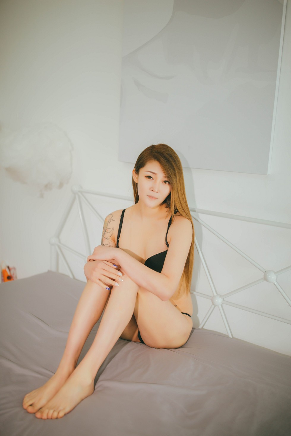 [RUISG瑞丝馆]VOL.065_嫩模慕西Mona私房性感黑色内衣配蕾丝内裤秀纹身诱惑写真43P