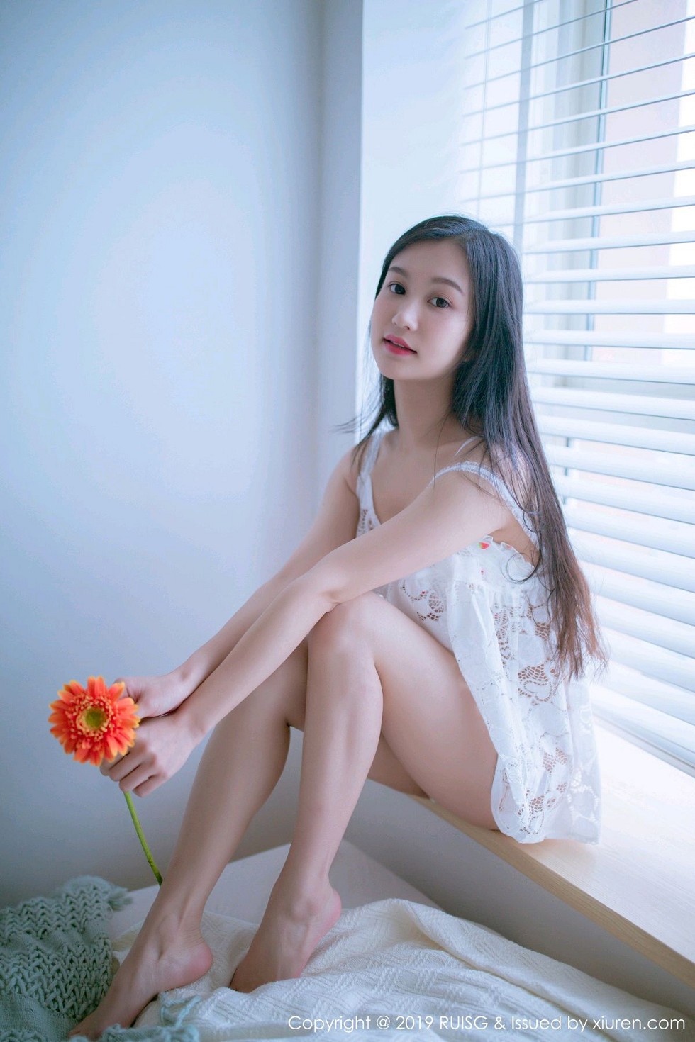 [RUISG瑞丝馆]VOL.068_嫩模深紫Julie私房清甜可人草帽女孩系列靓丽迷人写真49P