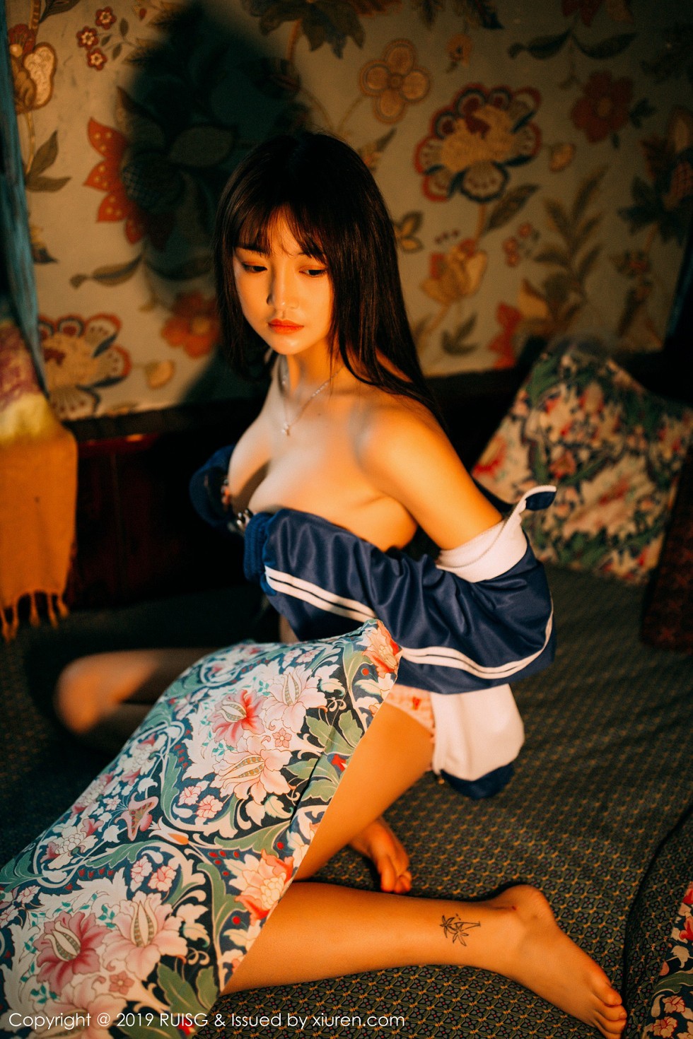 [RUISG瑞丝馆]VOL.069_嫩模圆圆Daphne私房脱运动服露花色内衣秀完美身材诱惑写真51P