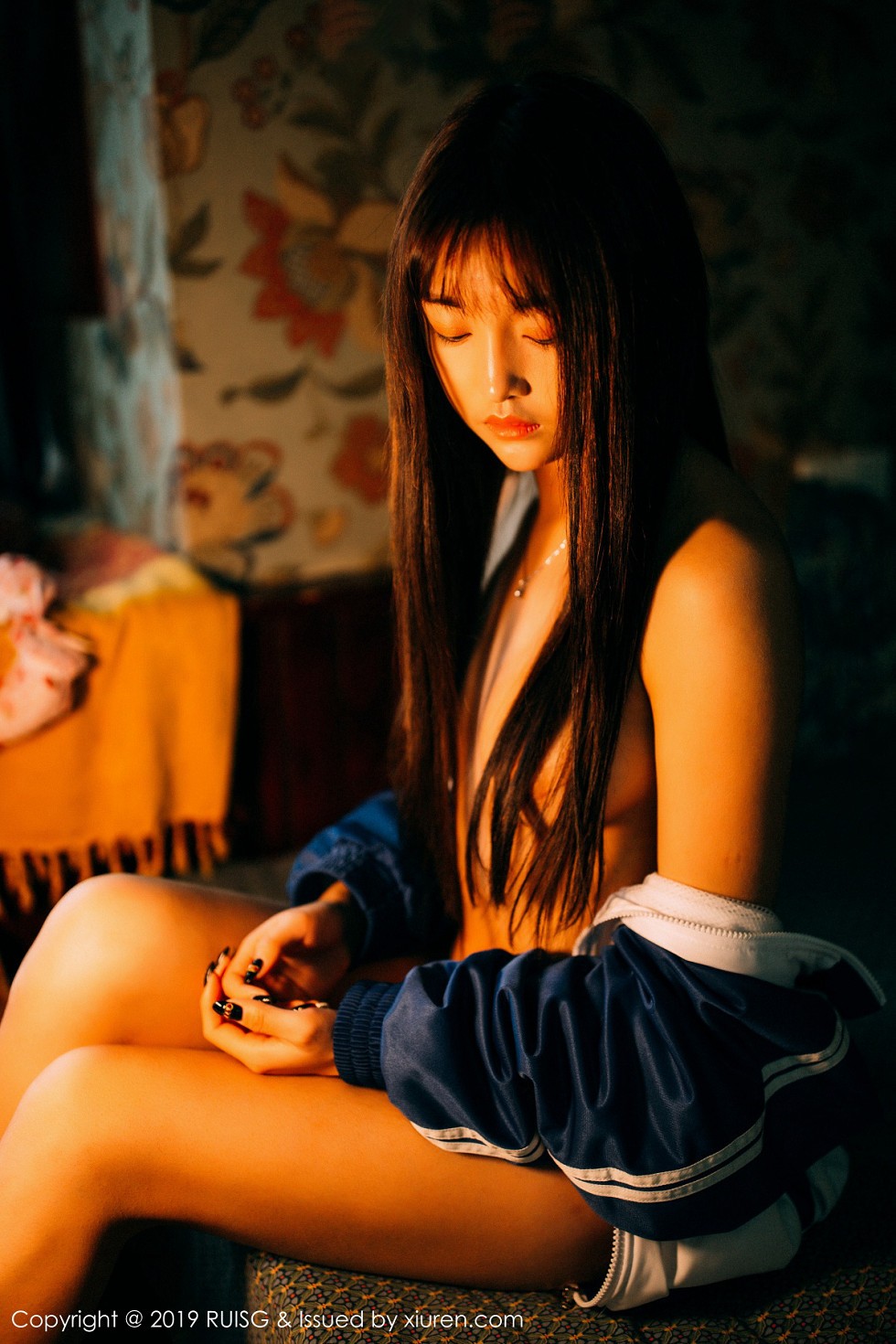 [RUISG瑞丝馆]VOL.069_嫩模圆圆Daphne私房脱运动服露花色内衣秀完美身材诱惑写真51P