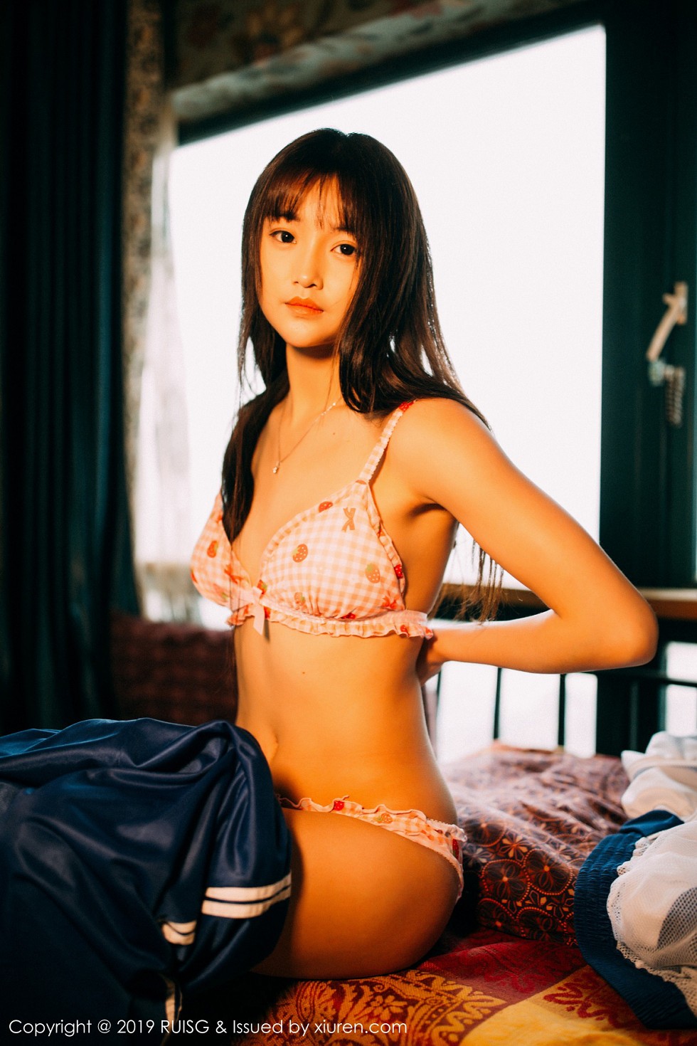 [RUISG瑞丝馆]VOL.069_嫩模圆圆Daphne私房脱运动服露花色内衣秀完美身材诱惑写真51P
