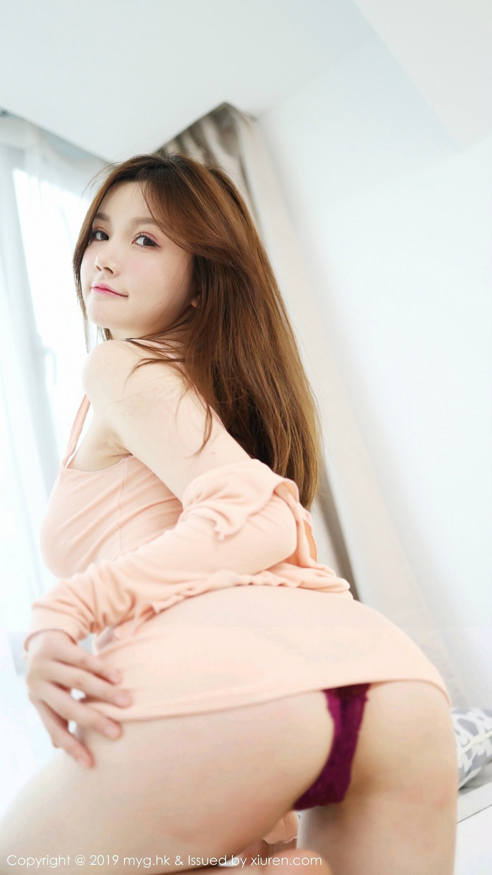 [MyGirl美媛馆]Vol.413_嫩模糯美子Mini私房粉色吊带裙配红色蕾丝内裤完美诱惑写真75P