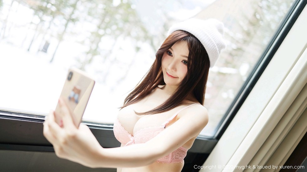 [MyGirl美媛馆]Vol.425_女神糯美子日本旅拍粉色情趣内衣秀丰乳肥臀惹火诱惑写真70P