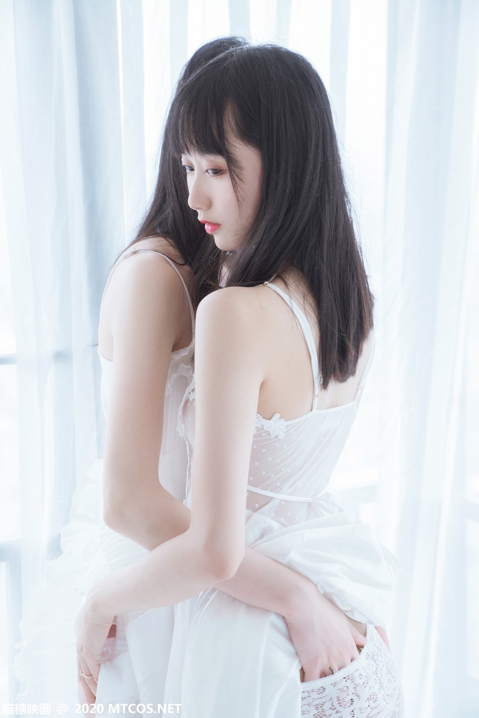 [喵糖映画]Vol.173_白色长裙性感姐妹花私房床上白色蕾丝内裤女同系列诱惑写真54P